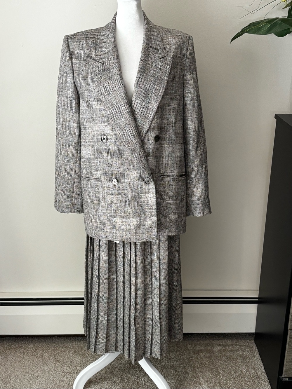 Kristen Blake Gray Tweed Double-Breasted Blazer with Pleated Skirt Cotton Silk
